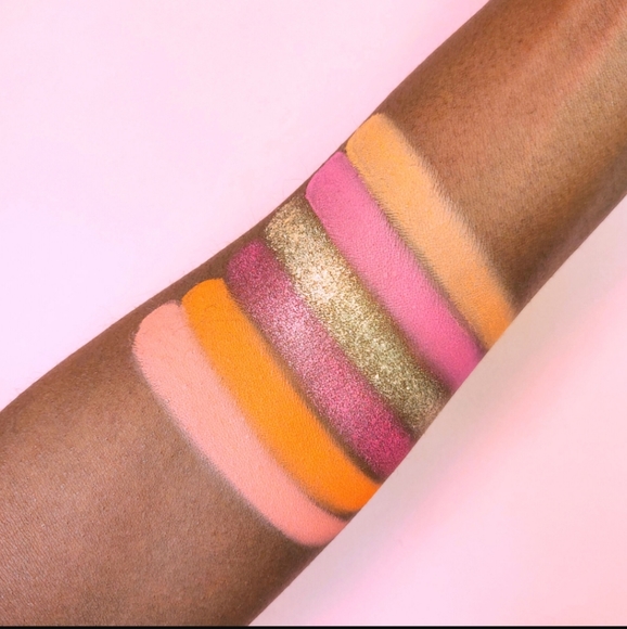 Revolution x Powerpuff Girls Blossom Power Eyeshadow Palette - Picture 9 of 12